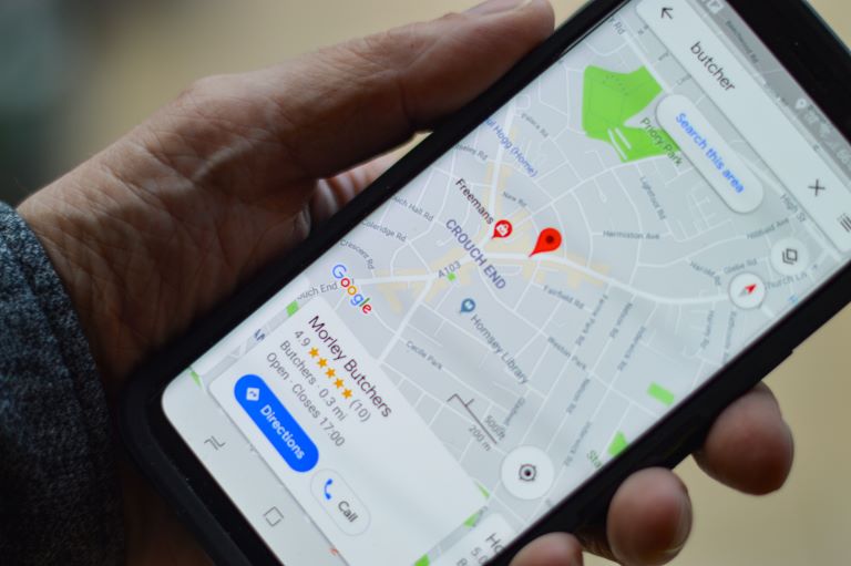 Google Maps listing on a mobile phone to help find estate agents in your area
